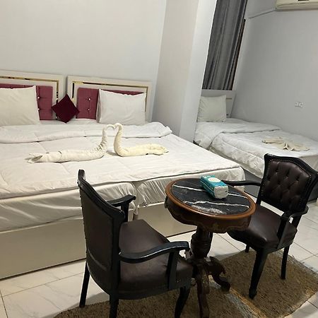 Mesho Falcon Pyramids View Inn Kafret el-Gabal Exterior foto